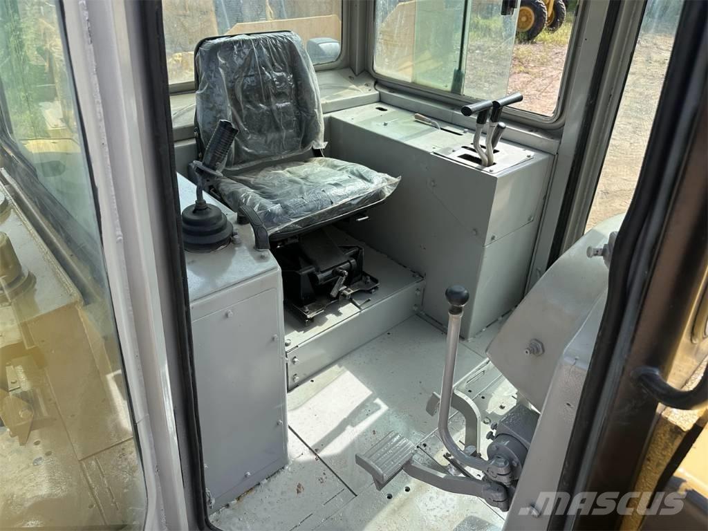 CAT D6G Buldožeri gusjeničari