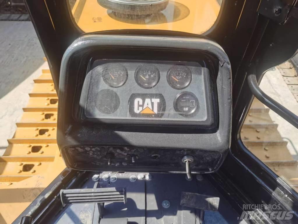 CAT D 5 K Buldožeri gusjeničari