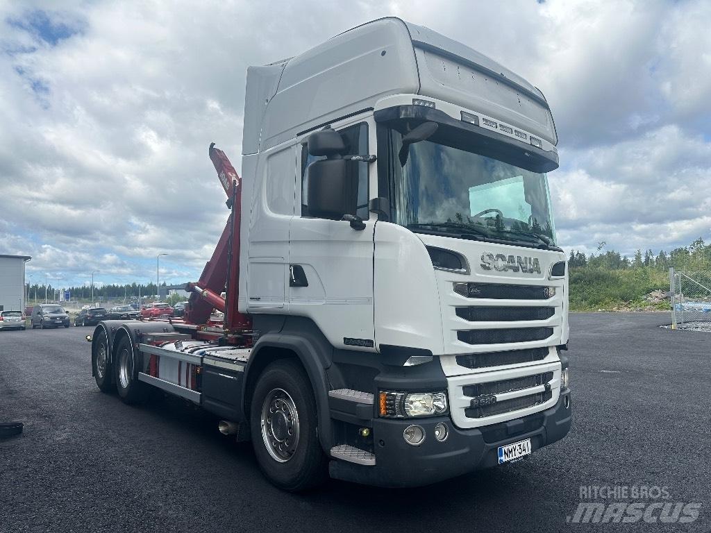 Scania R520 6x2*4 Rol kiper kamioni s kukama za dizanje