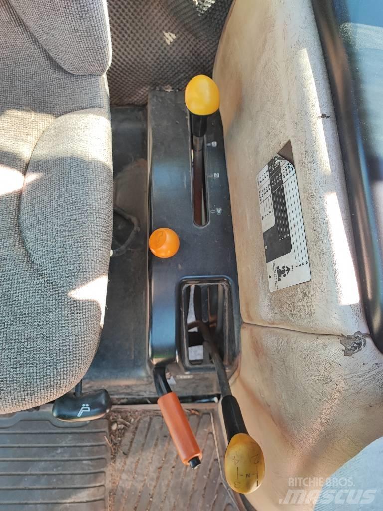 John Deere 4520 Kompaktni (mali) traktori