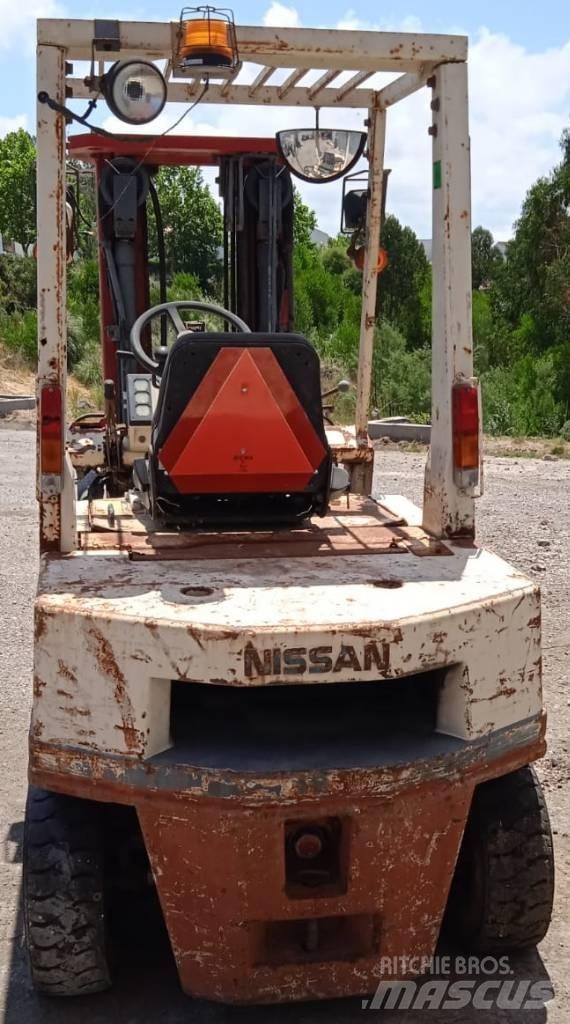 Nissan EH02A20U Dizelski viličari