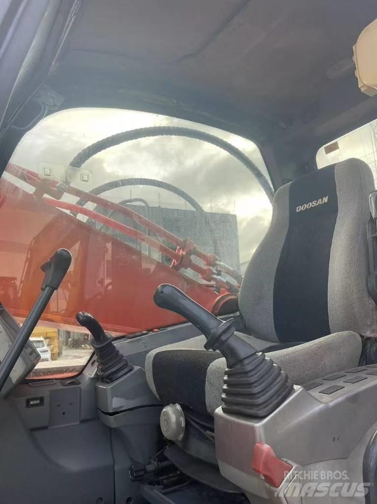 Doosan DX300LC-9C Bageri gusjeničari