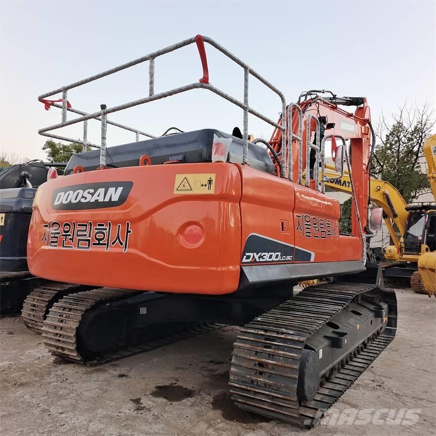 Doosan DX 300 LC Bageri dugog dosega