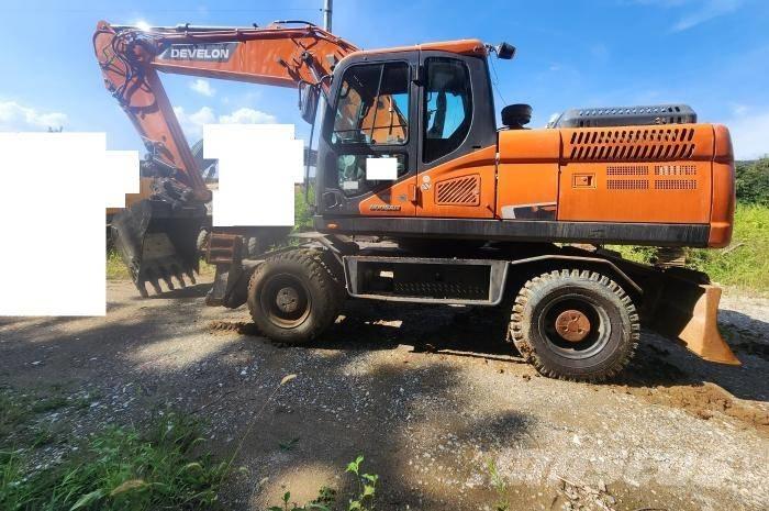 Doosan DX 210 W Bageri na kotačima