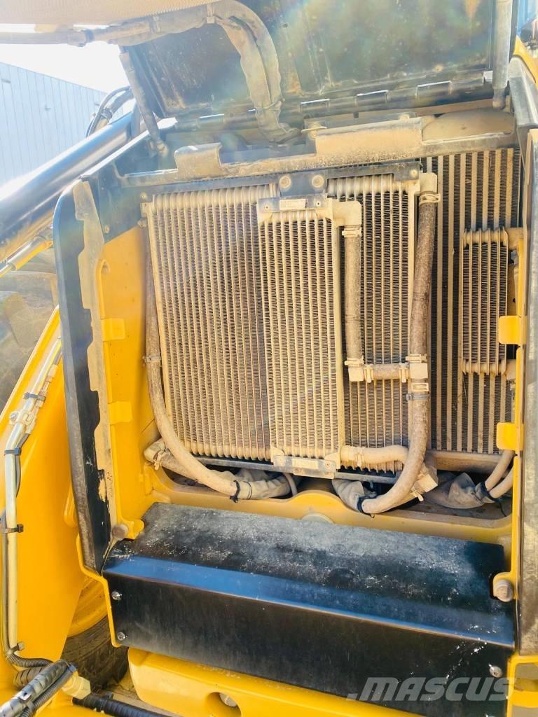 CAT 444  4x4 Utovarni rovokopači