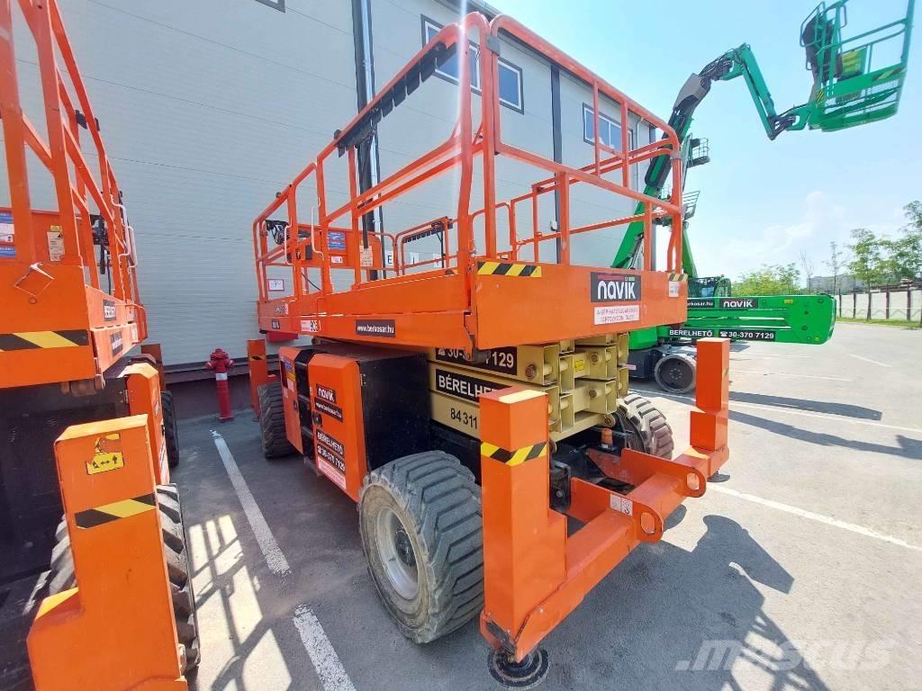 JLG 330 LRT Škaraste platforme