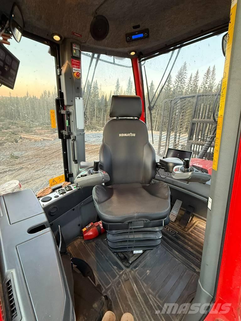 Komatsu 895 Forvarderi