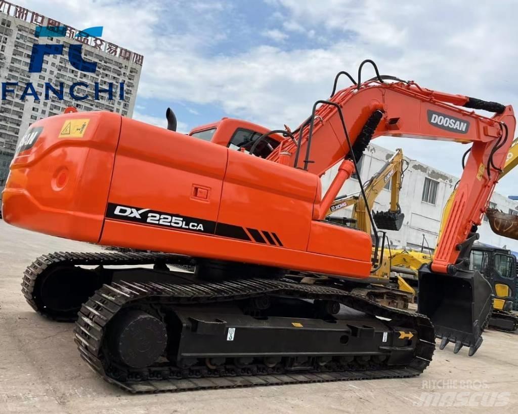 Doosan DX 225 LCA Bageri gusjeničari