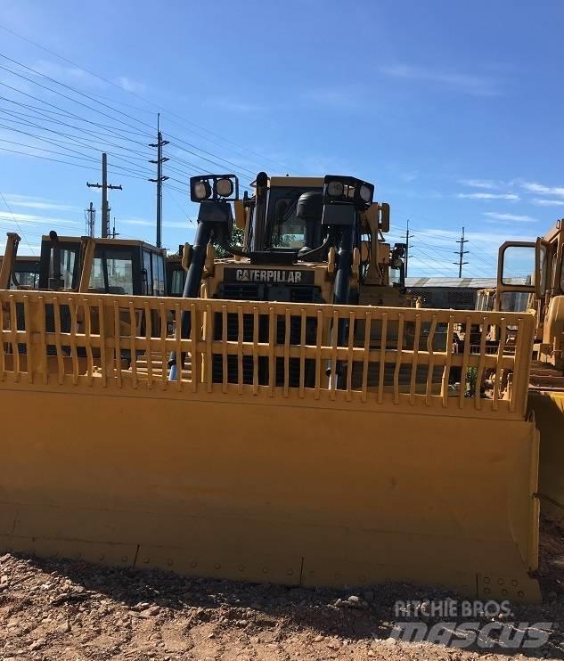 CAT D6R Buldožeri gusjeničari