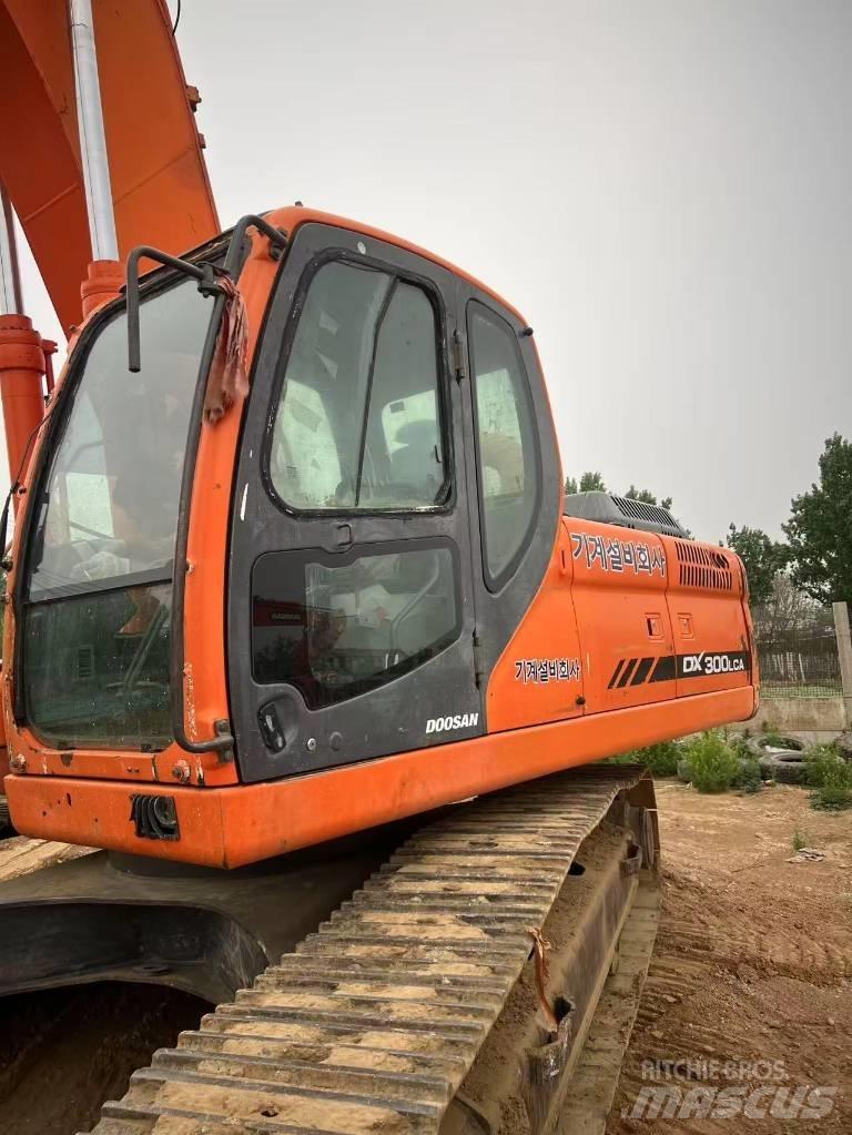 Doosan DX300LCA Bageri gusjeničari