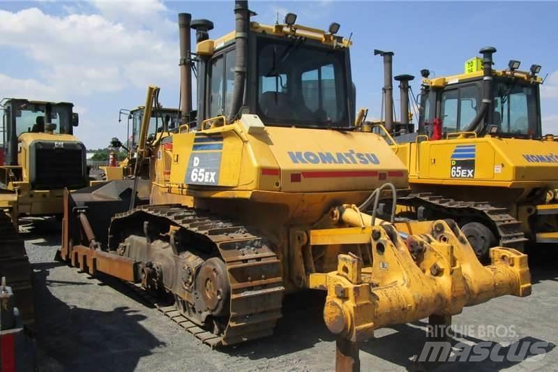Komatsu D65 EX-16 Buldožeri gusjeničari