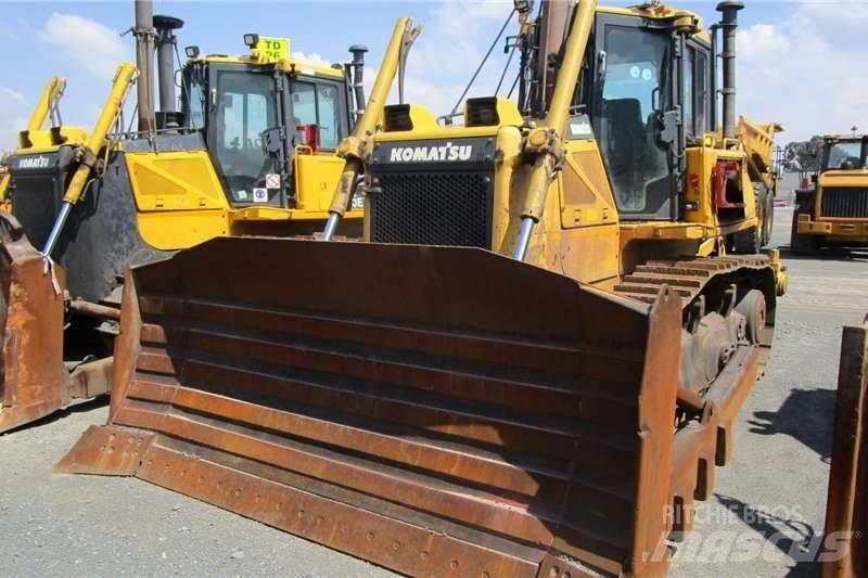 Komatsu D65 EX-16 Buldožeri gusjeničari