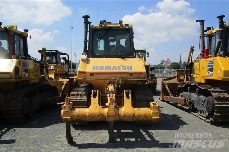 Komatsu D65 EX-16 Buldožeri gusjeničari