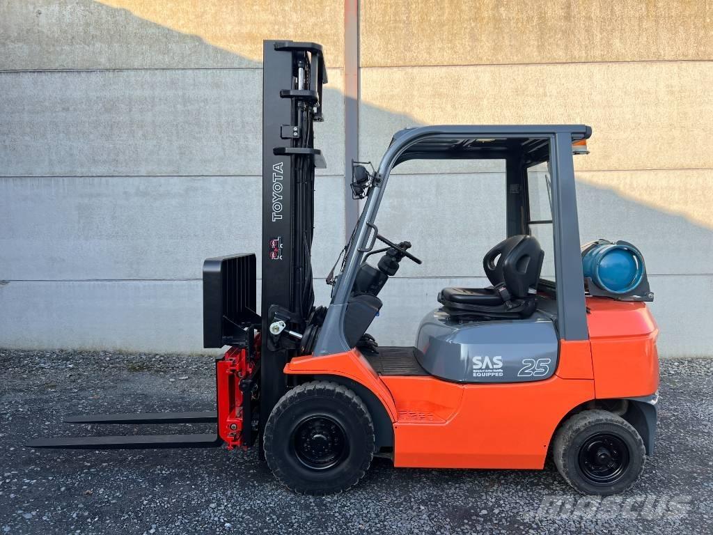 Toyota 42-7 FGF 25 Plinski viličari