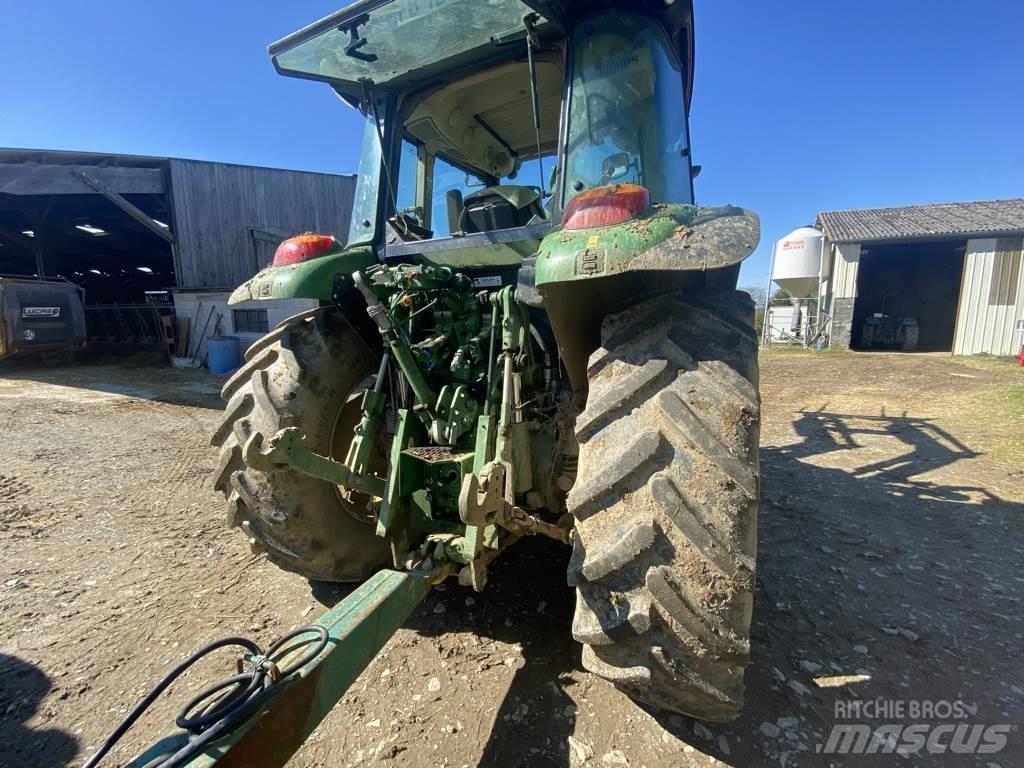 John Deere 5100 R Traktori