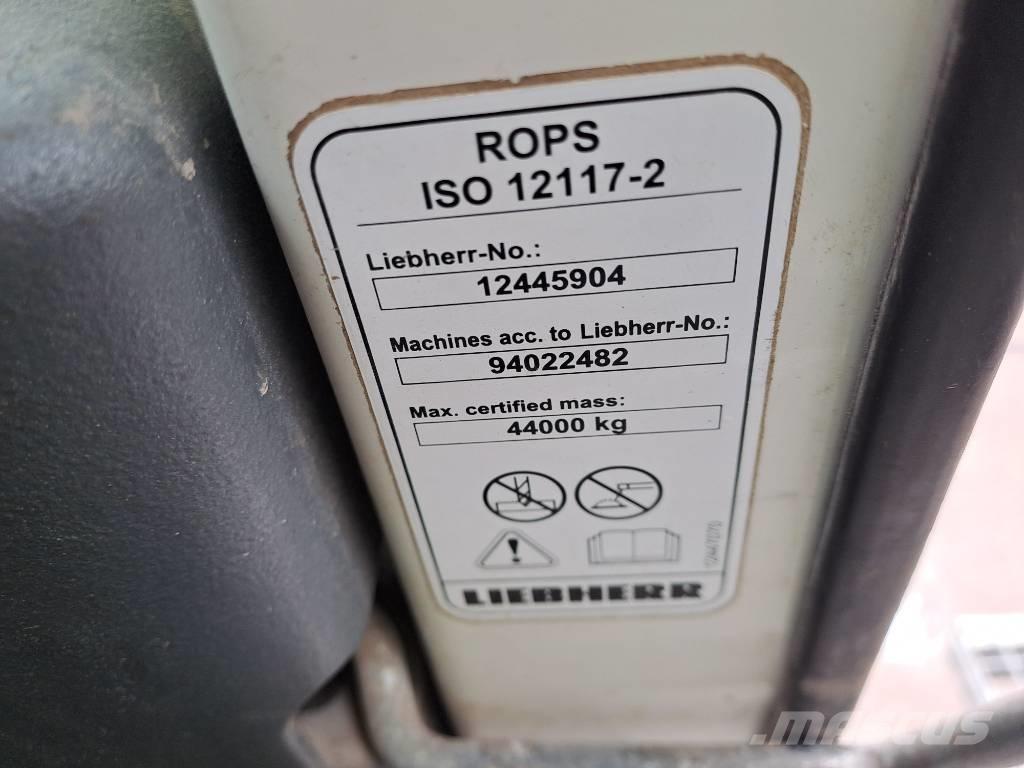 Liebherr R 946 Bageri gusjeničari
