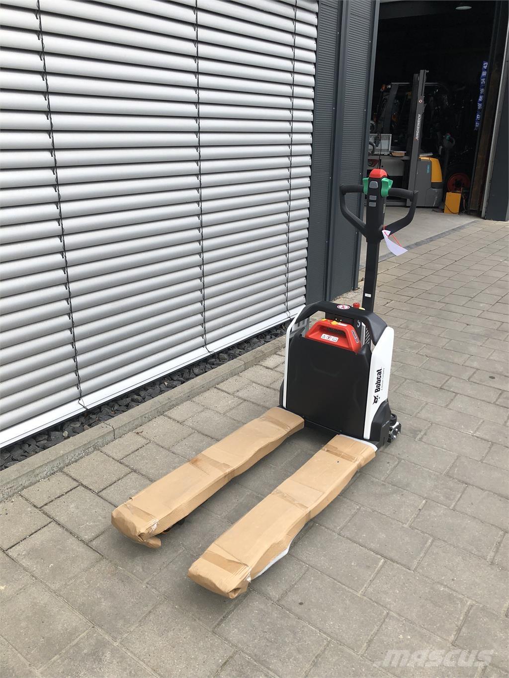 Bobcat LPM15N Ručni električni viličar