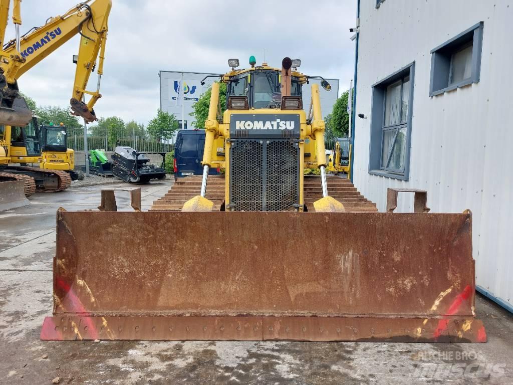 Komatsu D65PX-18 Buldožeri gusjeničari