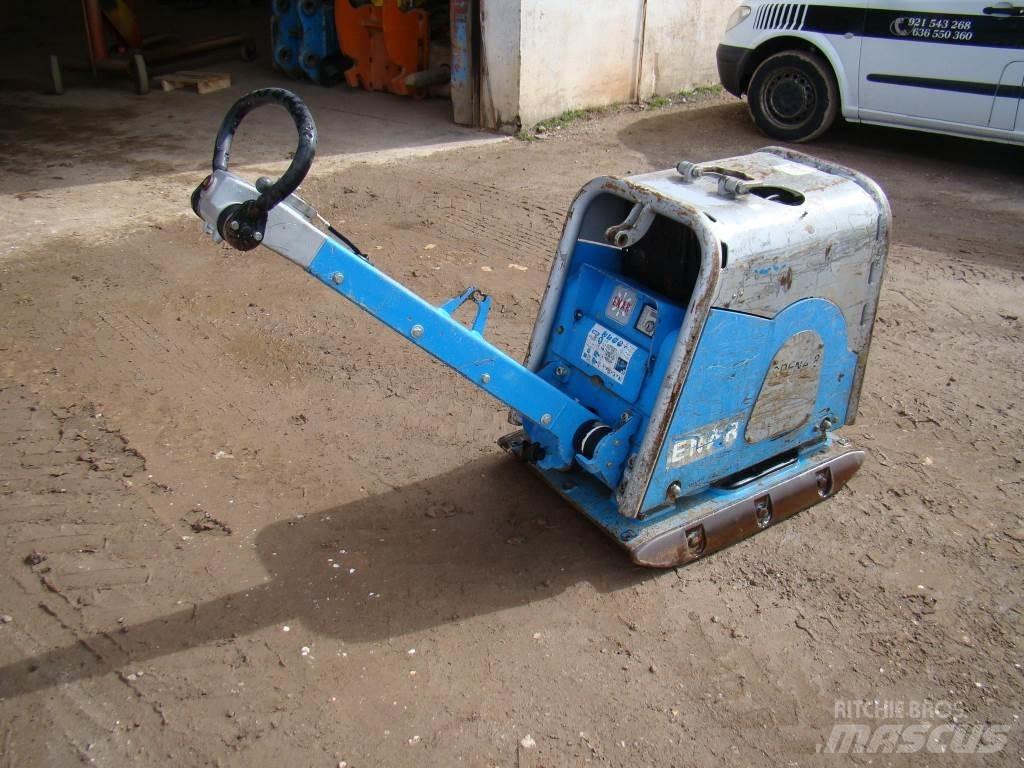 Weber CR 8 Kompaktori zemlje