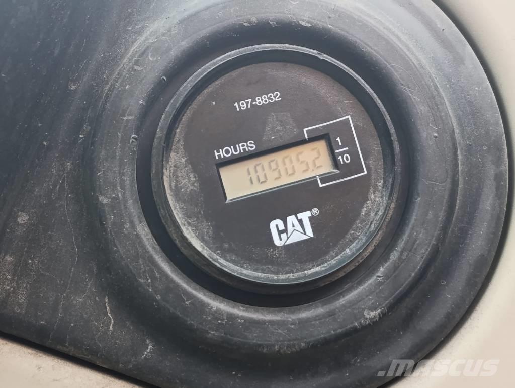 CAT M 318 C Bageri na kotačima