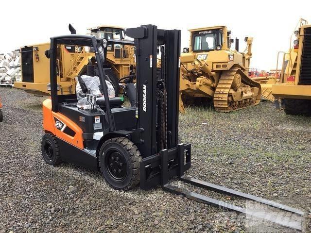 Doosan D25S-9 Dizelski viličari