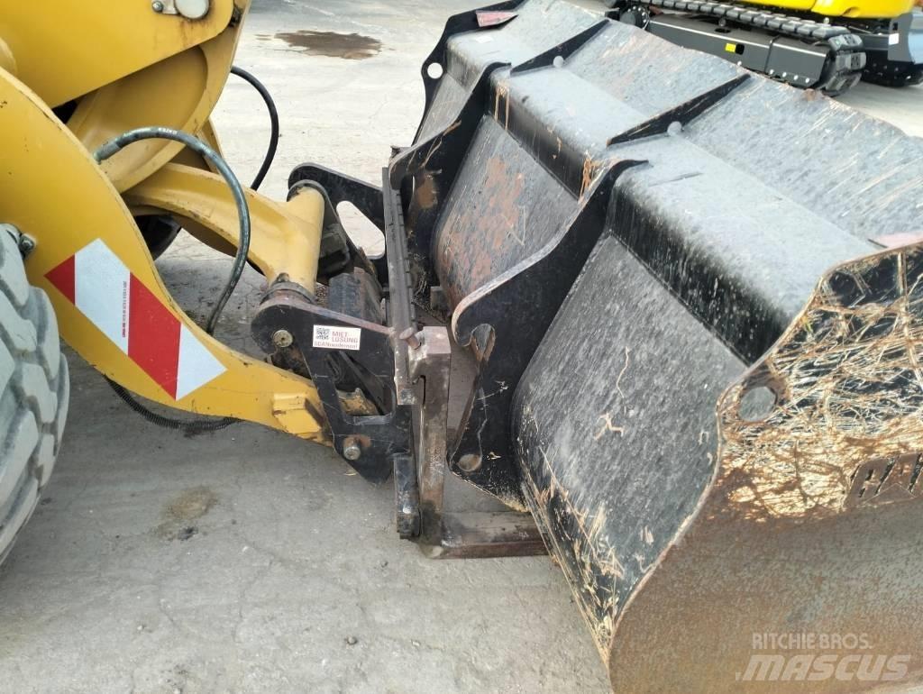 CAT 906M Utovarivači na kotačima