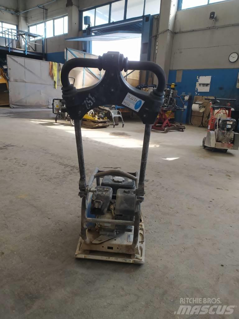 Weber CF2 Kompaktori zemlje