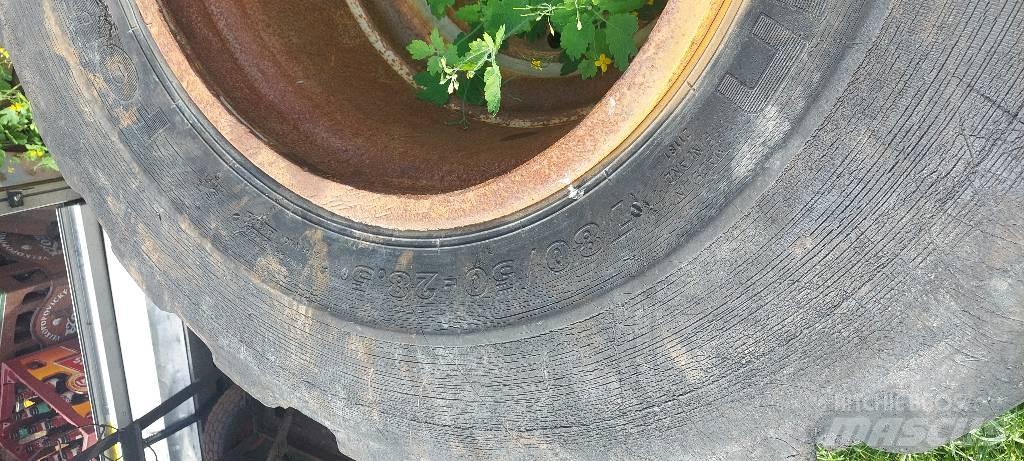 Komatsu 895 Gume, kotači i naplatci