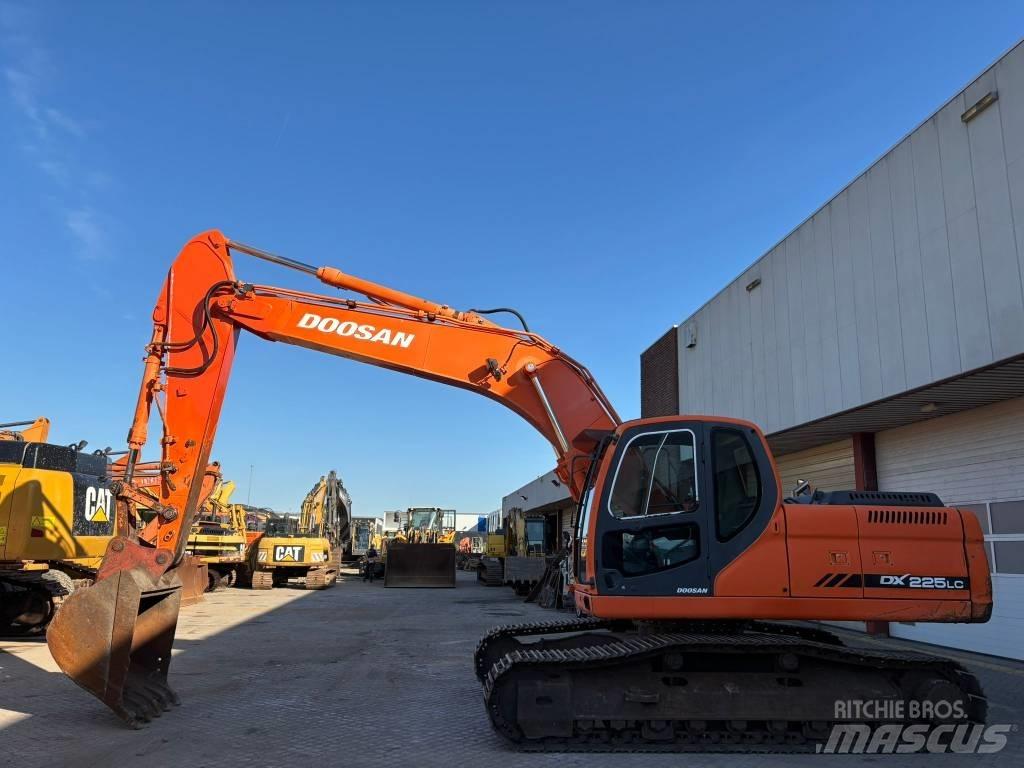 Doosan DX225LC Bageri gusjeničari