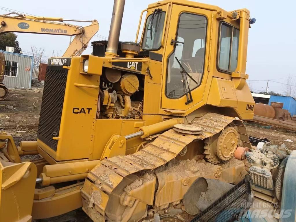 CAT D 4 H Buldožeri gusjeničari
