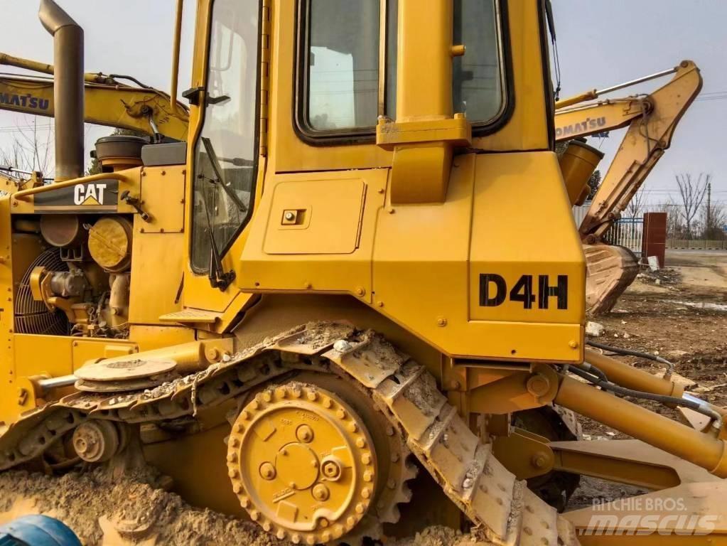 CAT D 4 H Buldožeri gusjeničari