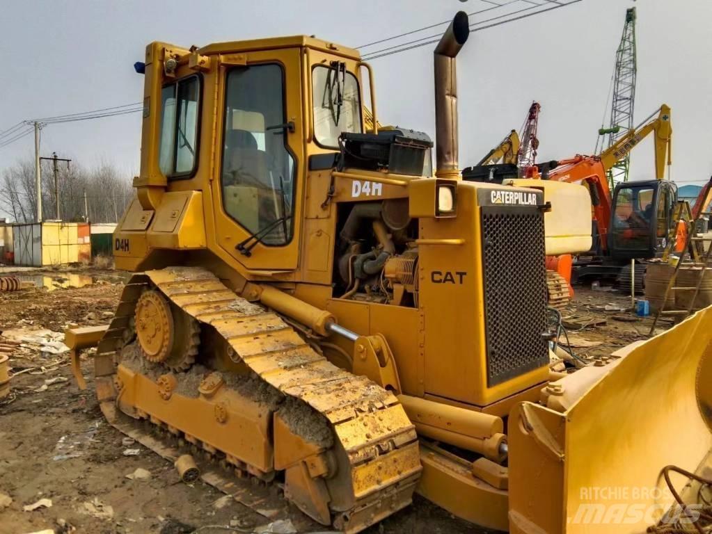CAT D 4 H Buldožeri gusjeničari