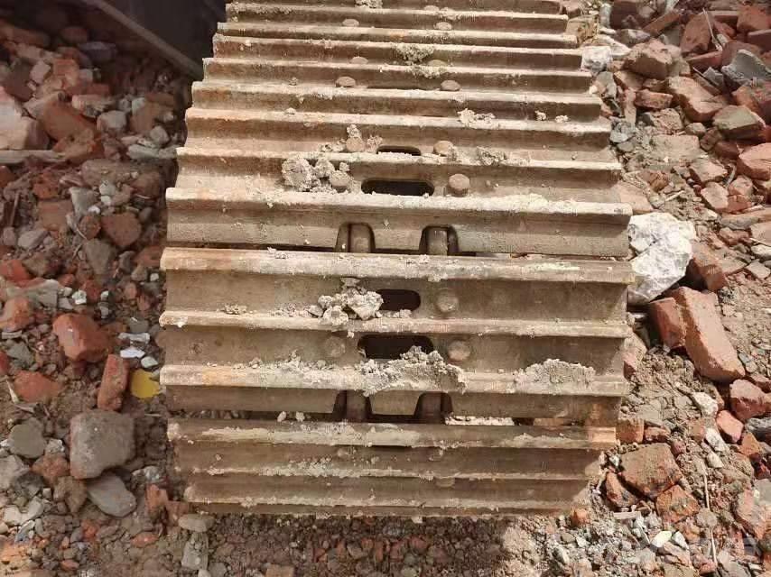 Hitachi ZX 210 Bageri gusjeničari