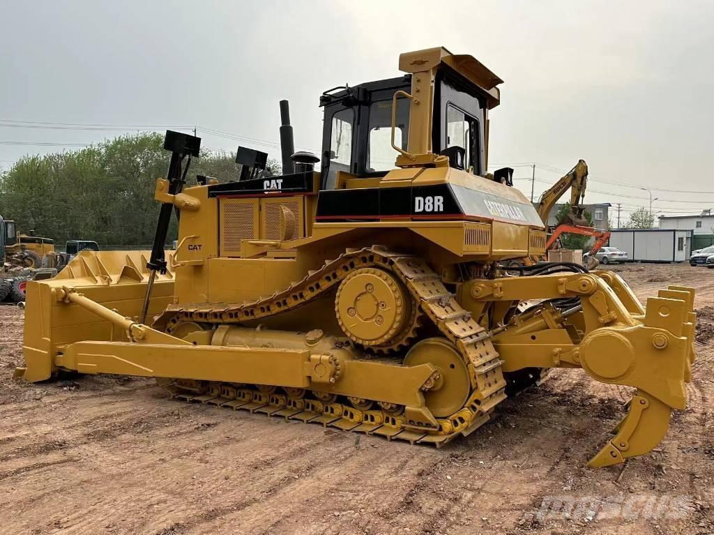 CAT D8R Buldožeri gusjeničari