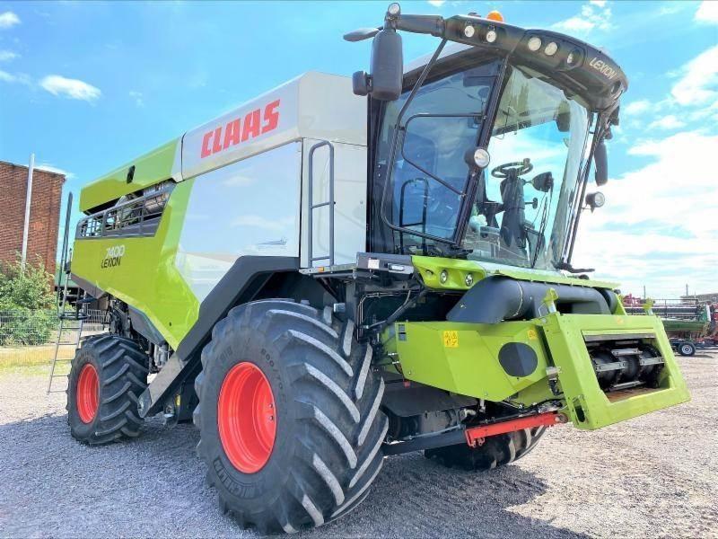 CLAAS LEXION 7400 Kombajni