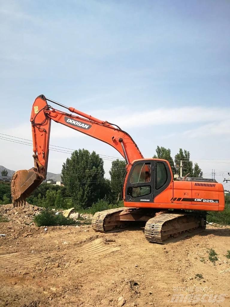 Doosan DX 225 Bageri gusjeničari
