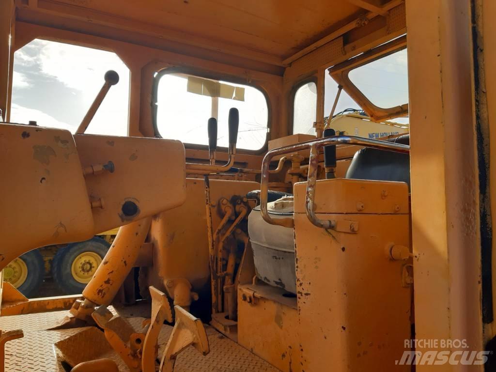 Komatsu D 85 E-12 Buldožeri gusjeničari