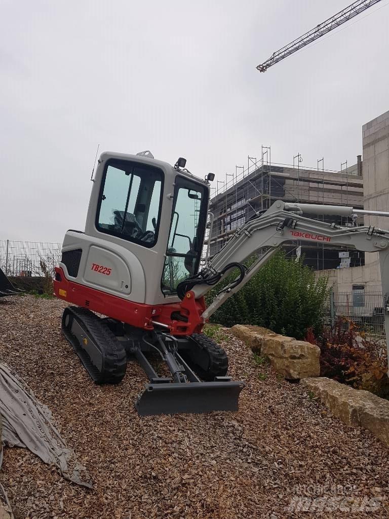 Takeuchi TB225 Mini bageri <7t