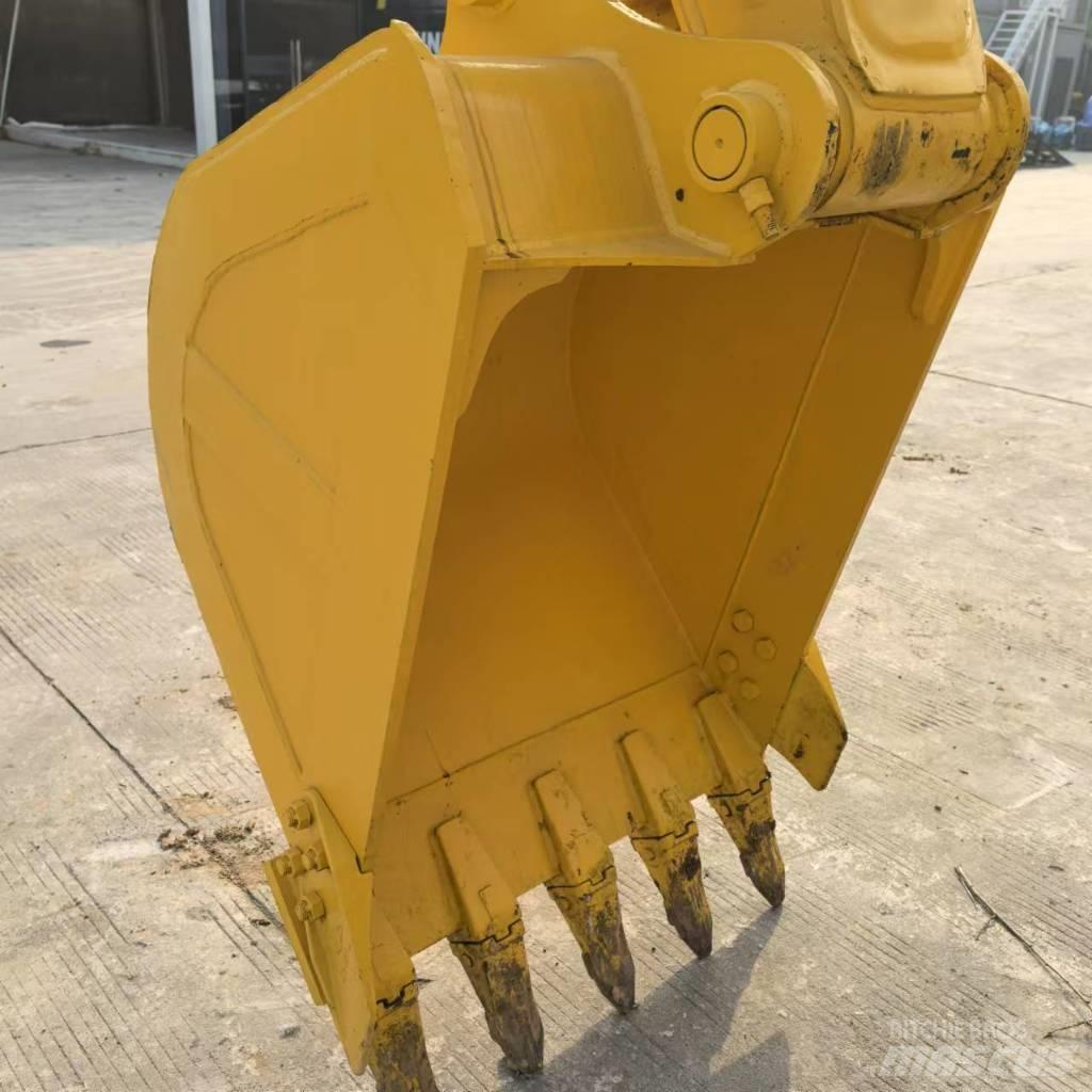 Komatsu PC 130 Bageri gusjeničari