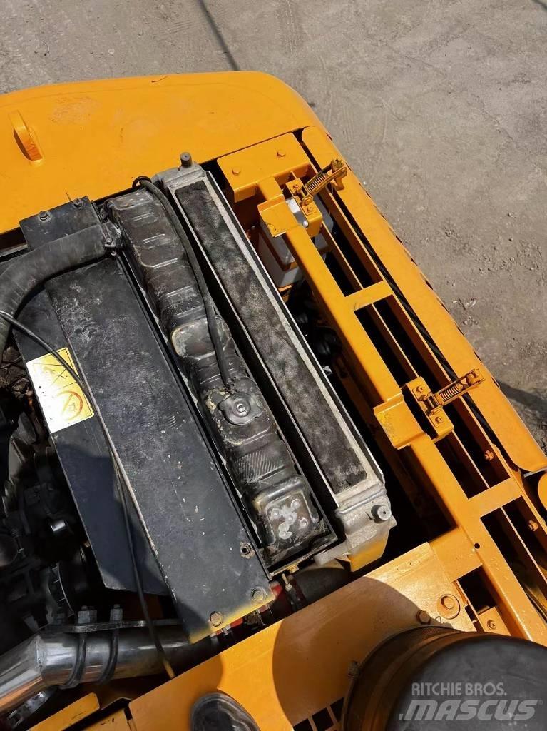 Hyundai 210W-7 Bageri na kotačima