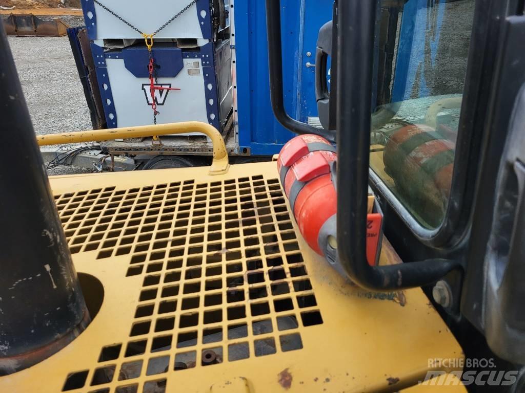CAT D 8 T Buldožeri gusjeničari