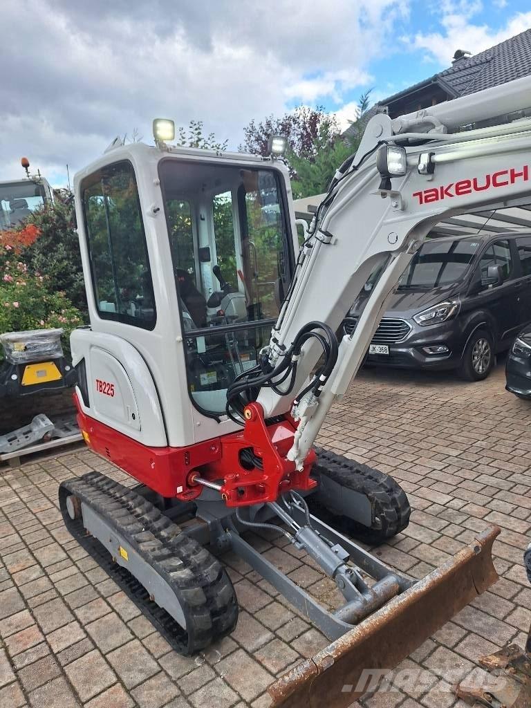 Takeuchi TB 225 Mini bageri <7t