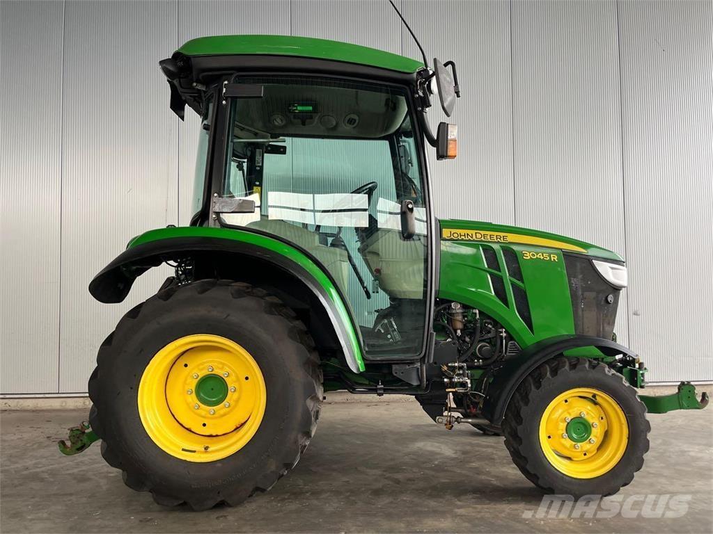 John Deere 3045 R Traktori
