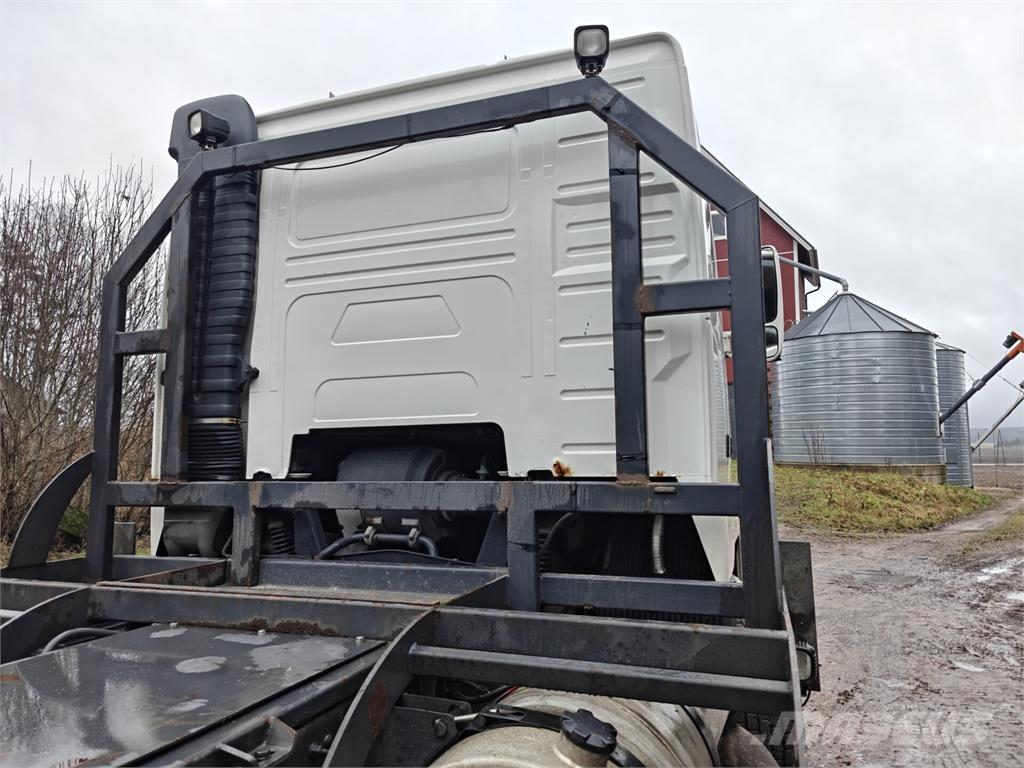 Volvo FH 12 Kamioni za prijevoz šumskih strojeva