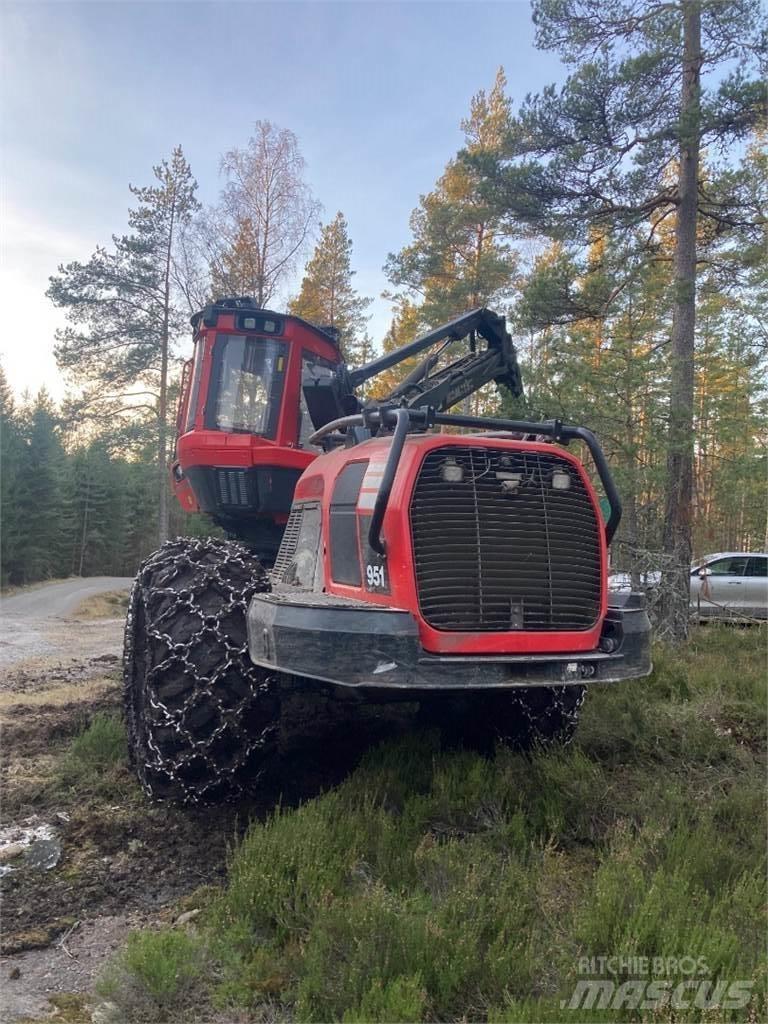 Komatsu 951 Harversteri