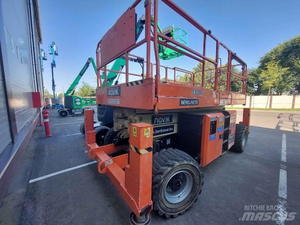 JLG 330 LRT Škaraste platforme