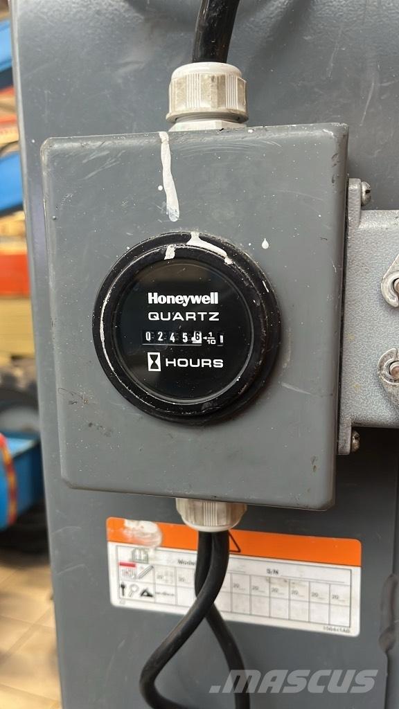 SkyJack SJ 16 Škaraste platforme