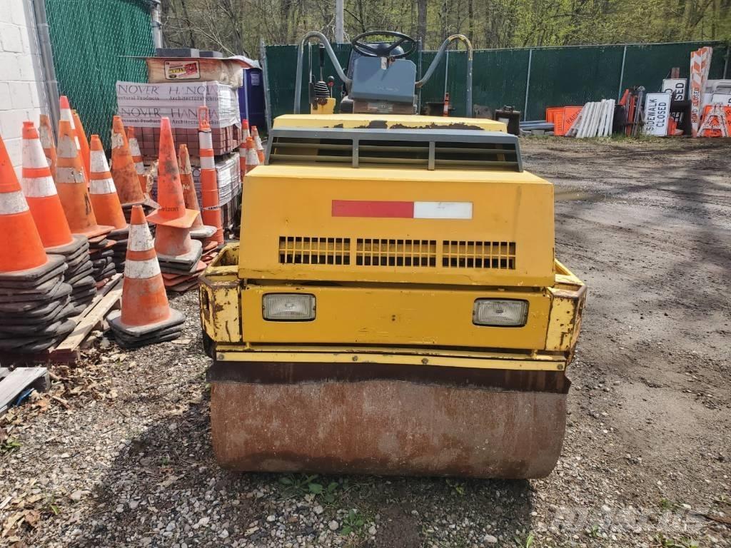 Bomag BW121 AD-2 Valjci sa dvojnim bubnjem