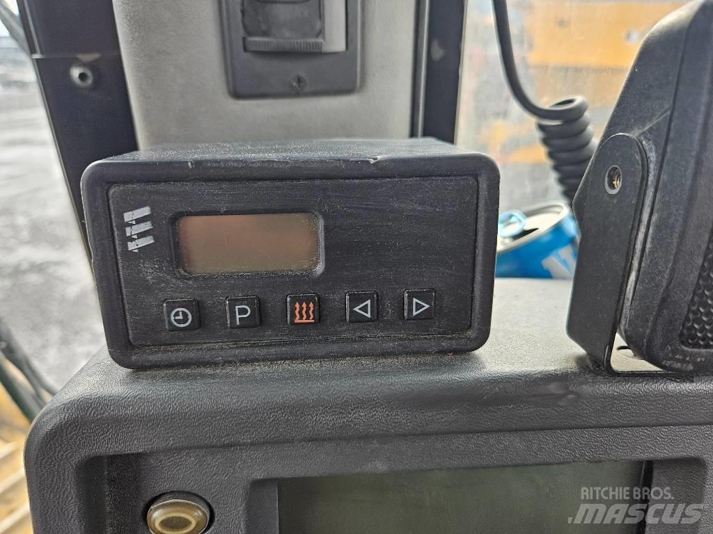 CAT D 8 T Buldožeri gusjeničari