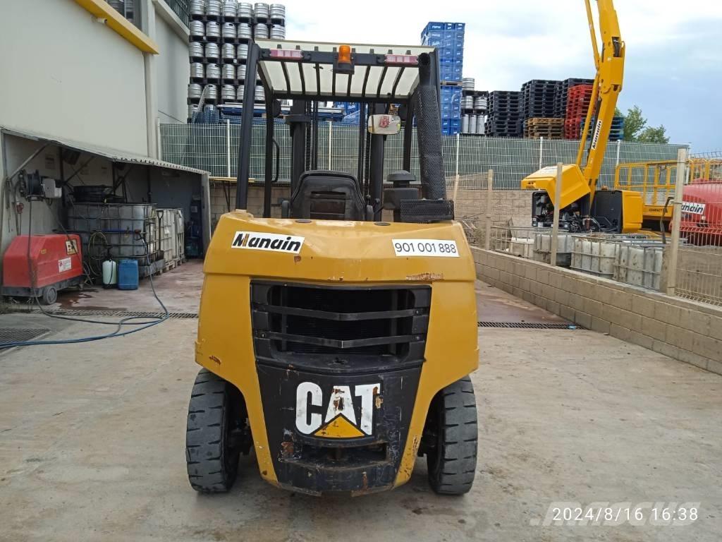 CAT DP 40 Dizelski viličari